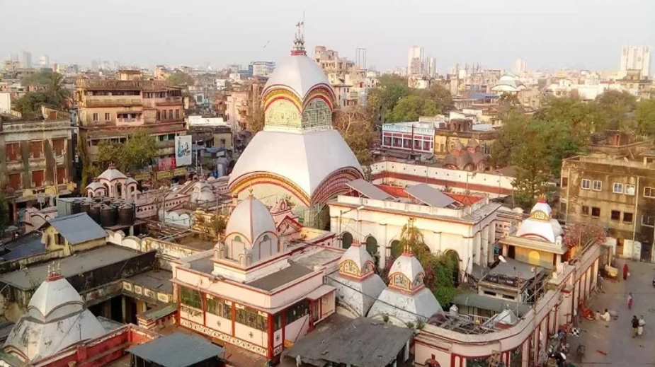 देश के इन 5 मंदिरों में प्रसाद के रूप में मिलता है चिकन, मटन और मछली! प्रसाद के रूप में बांटा जाता है पशुओं का मांस!