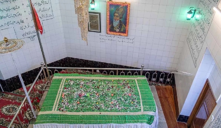 देवास जिले के खातेगांव से बड़ी वारदात, भैरव प्रतिमा पर चढ़ाई गई हरी चादर, मजार बनाने की कोशिश!