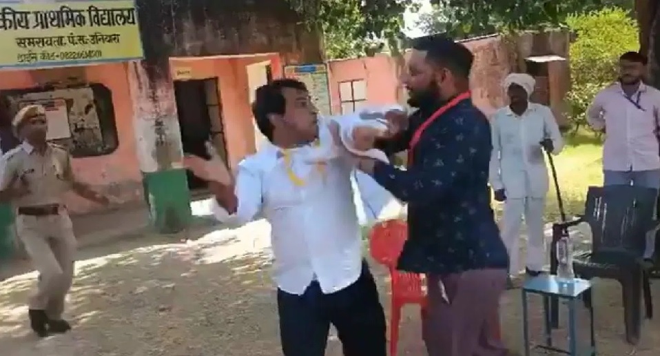 वोटिंग के बीच हंगामा, निर्दलीय प्रत्याशी नरेश मीणा ने SDM को ही जड़ दिया थप्पड़, लगाया ये आरोप