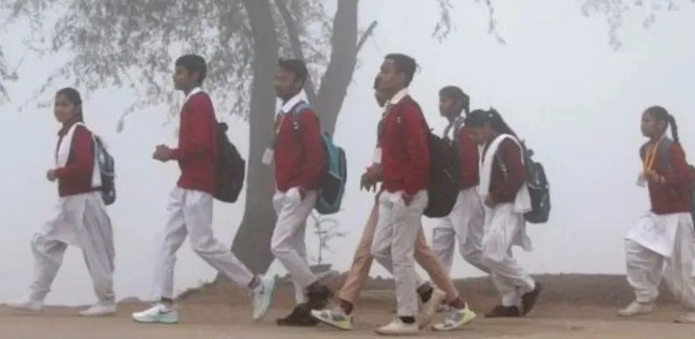 कक्षा 8वीं तक के स्कूल बंद, आदेश जारी, ठंड के चलते DM ने लिया फैसला