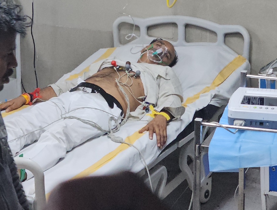 MP ब्रेकिंग: भाजपा के दिग्गज नेता को आया हार्टअटैक, इंदौर के अस्पताल में भर्ती, विधायक समेत सैकड़ों कार्यकर्ता पहुंचे