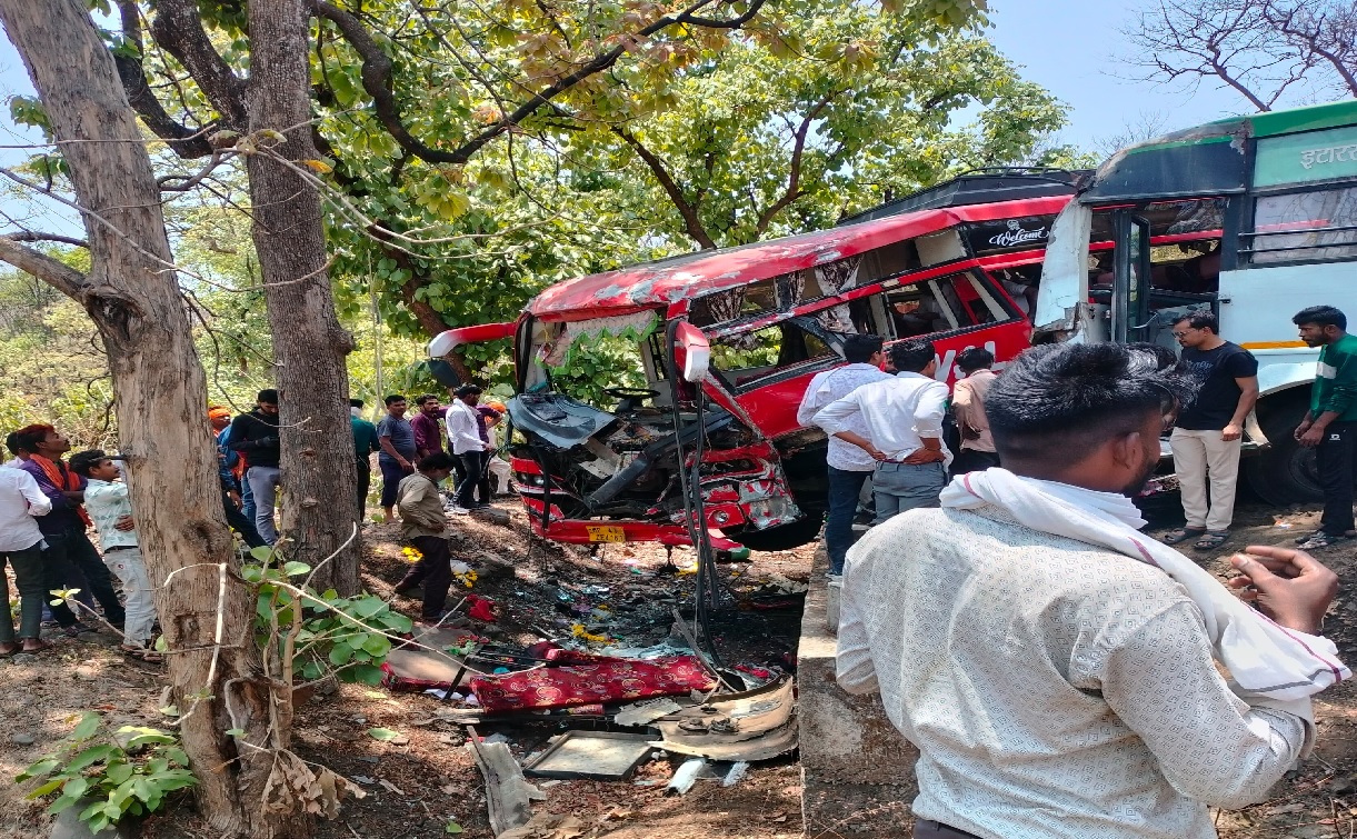 देवास: कन्नौद और कलवार के बीच बड़ा हादसा: आपस में टकराई दो यात्री बसें, दर्जनों यात्री घायल, कई की हालत गंभीर, मची चीख-पुकार
