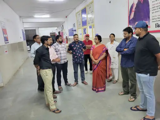 देवास: खातेगांव के सरकारी अस्पताल में CMHO ने किया निरीक्षण, एम्बुलेंस की देरी से हुई थी नवजात की मौत, जारी किया कारण बताओ नोटिस