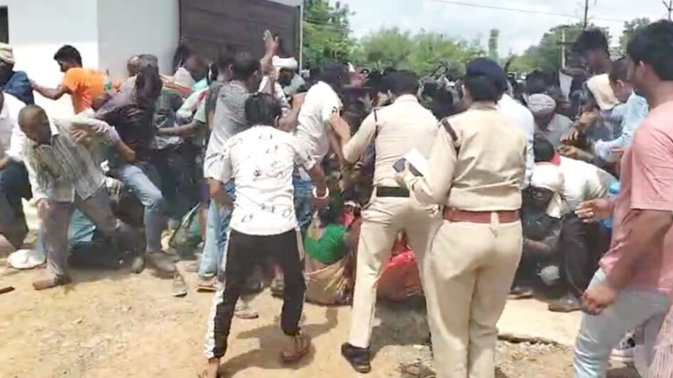 MP: खाद वितरण केंद्र में मची भगदड़, कई किसान घायल, महिलाएं भी हुई चोटिल