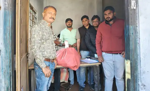 खातेगांव में झोलाछाप डॉक्टरों के खिलाफ बड़ी कार्रवाई, दो अवैध क्लिनिक सील, अवैध दवाइयां और उपकरण मिले