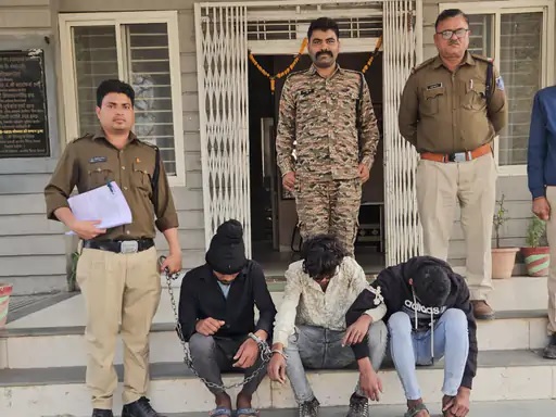देवास: कन्नोद पुलिस ने 3 बदमाशों को किया गिरफ्तार, बड़ी वारदात को अंजाम देने की बना रहे थे योजना, नेमावर का हिस्ट्रीशीटर भी गिरफ्त में