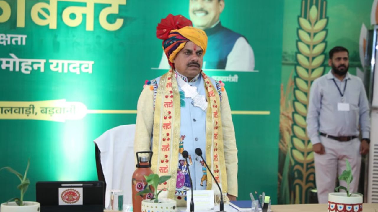 आदिवासी वोटरों को साधने में जुटी मध्यप्रदेश सरकार, चुनावों पर पैनी नजर, पहली किसान कैबिनेट बैठक में मिले संकेत