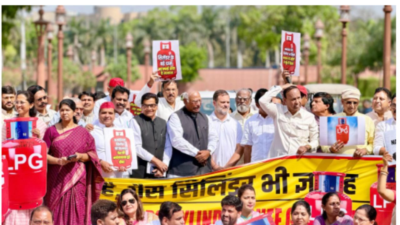 LPG सिलेंडर किल्लत पर संसद में बवाल! विपक्ष का प्रदर्शन, राहुल गांधी ने PM मोदी पर साधा निशाना