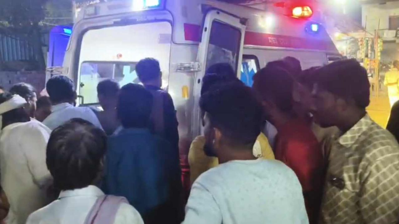 नर्मदापुरम में शर्मनाक लापरवाही: एंबुलेंस को ग्रामीणों ने धक्का देकर किया स्टार्ट, इलाज में देरी से घायल की मौत