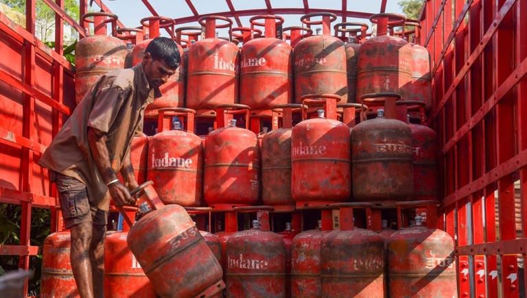 LPG संकट में भारत के लिए इस पुराने दोस्त ने खोले भंडार, 20000 KM दूर...