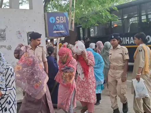 मैरिज हॉल में 80 युवक-युवतियां आपत्तिजनक स्थिति में पकड़े गए, 18 नाबालिग युवतियां, 13 लड़के भी शामिल