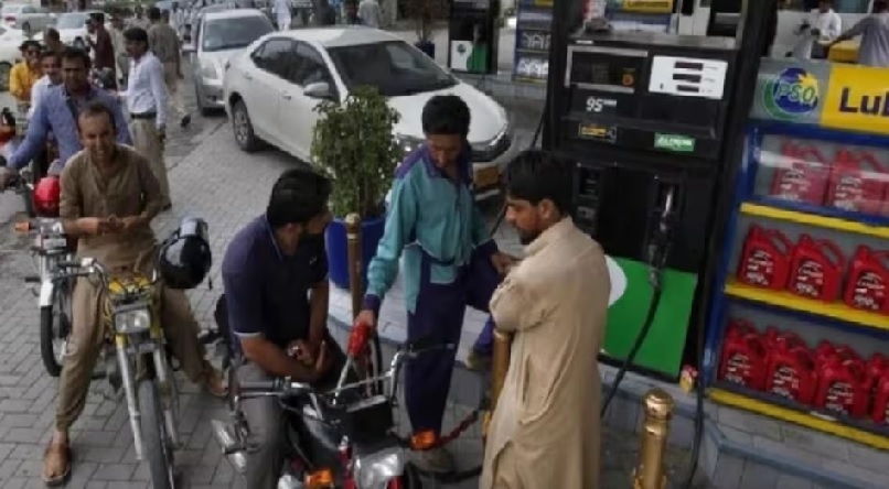 हमारे पास एक दिन का भी पेट्रोल नहीं, लेकिन भारत…पाकिस्तान के पेट्रोलियम मंत्री का छलका दर्द
