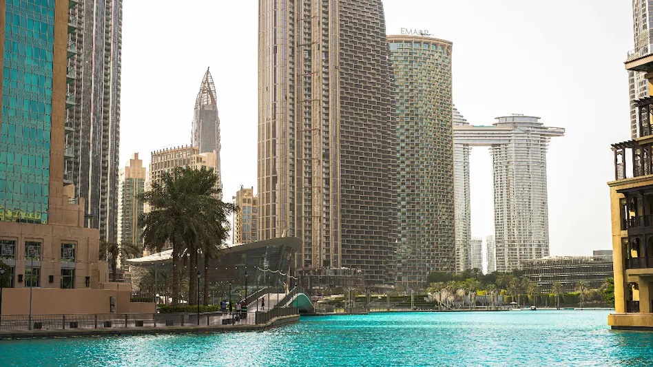 मिडिल ईस्ट तनाव का असर…दुबई का रियल एस्टेट बाजार बेहाल, कोविड के बाद पहली बार गिरे घरों के दाम