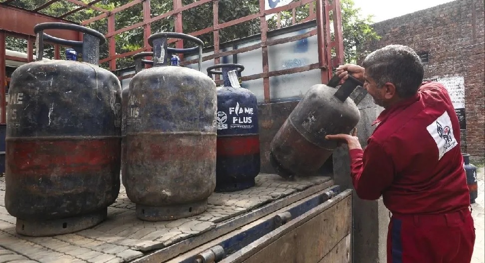 गैस सिलेंडर की बढ़ती कीमतों पर संग्राम…चुनाव के तुरंत बाद इस राज्य में बड़े प्रदर्शन का ऐलान, बंद रहेंगे होटल-रेस्टोरेंट