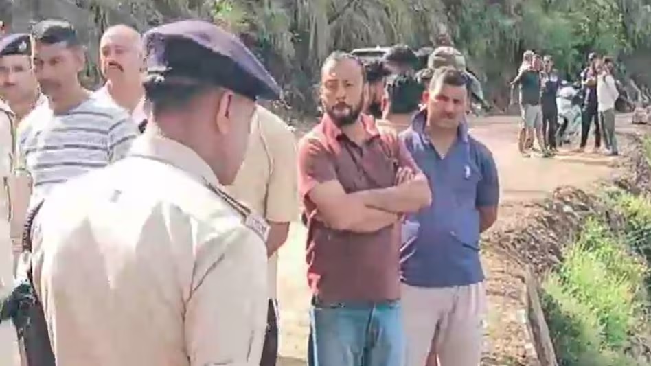 दर्दनाक हादसा, खाई में गिरा पर्यटकों से भरा वाहन, 6 की मौत, कई गंभीर घायल