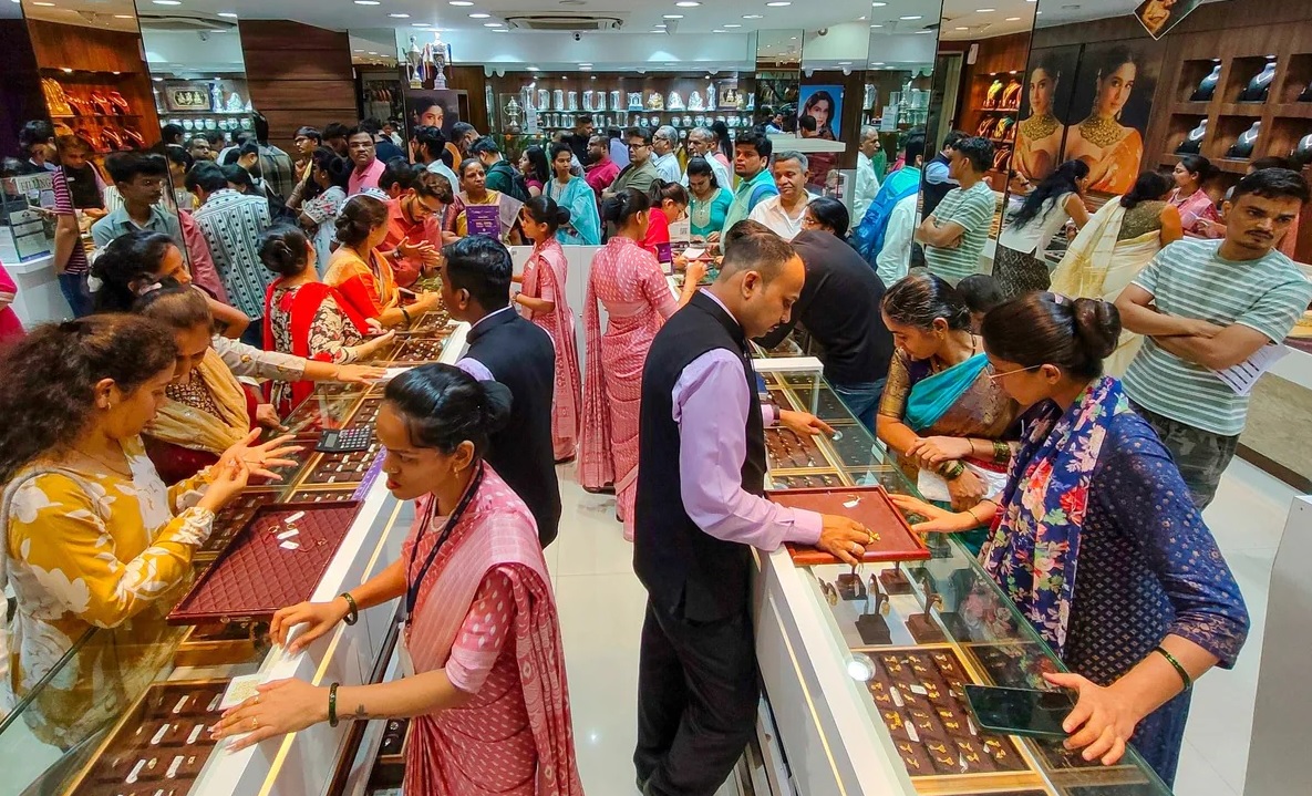 Gold-Silver: PM मोदी की अपील के बाद सोना खरीदने की मची होड़, दो दिन में 15-20% बढ़ी बिक्री, लोग अब ज्यादा ज्वैलरी खरीद रहे!