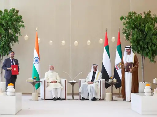 PM मोदी UAE दौरे पर पहुंचे, दोनों देशों के बिच LPG सप्लाई को लेकर हुआ समझौता, मोदी के प्लेन को F-16 फाइटर जेट से सुरक्षा दी गई