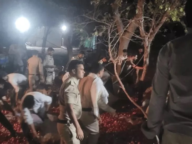 मध्यप्रदेश के देवास जिले में बड़ा हादसा, प्याज से भरा आयशर पलटा, 3 लोगो की...