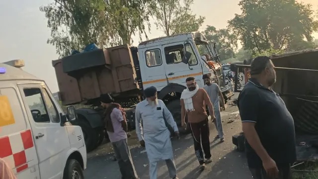 पिकअप और ट्रॉली की टक्कर, 8 लोगों की मौत, 15 से अधिक घायल