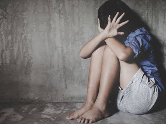 खातेगांव में नाबालिग से दुष्कर्म का प्रयास, मां को निर्वस्त्र हालत में मिली बच्ची, FIR के बाद भी गिरफ्तार नहीं हुआ आरोपी, विश्व हिंदू परिषद ने दी चेतावनी