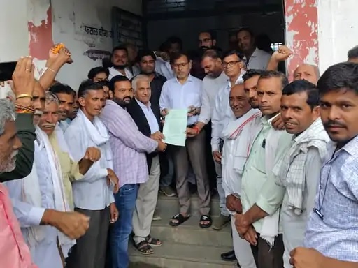 खातेगांव के कई गावों में किसानों को नहीं मिला फसल का बीमा, कलेक्टर के नाम ज्ञापन सौंपकर उचित भुगतान की मांग
