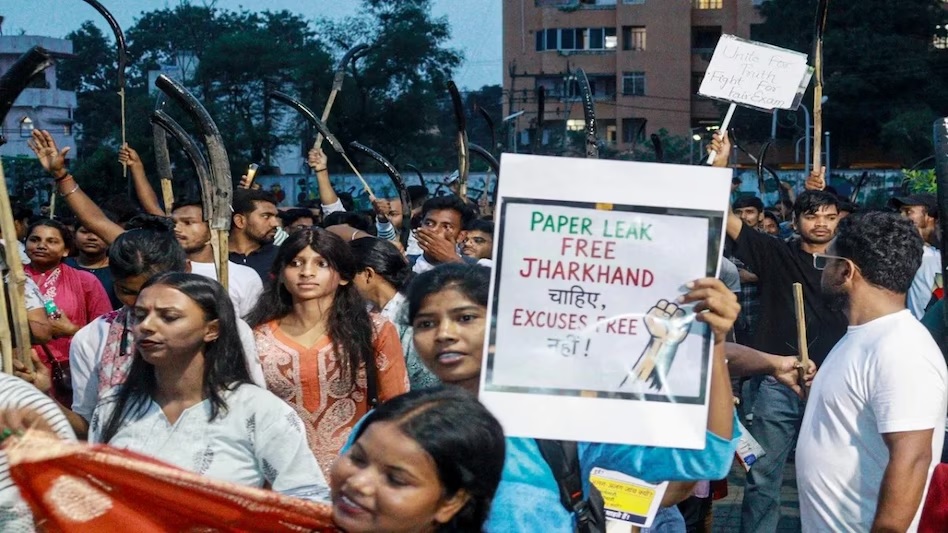 सरकार अब जिंदा रखे या मार दे…झारखंड के छात्रों की हुंकार, रांची का स्टेडियम बना जंतर-मंतर