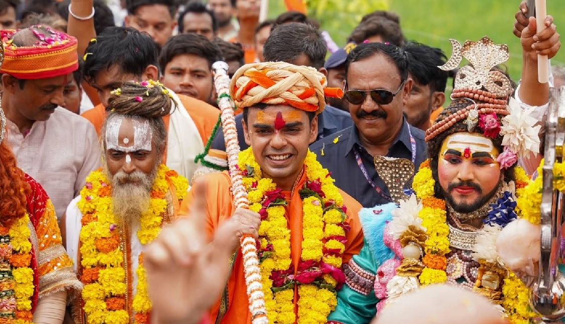 पिता की राजनीतिक विरासत संभालने की तैयारी? कार्तिकेय सिंह चौहान ने बुधनी विधानसभा में निकाली भव्य कांवड़ यात्रा