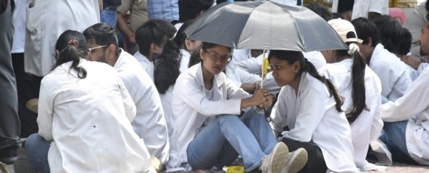 मध्यप्रदेश में सरकार ने आंदोलन कर रहे डॉक्टर्स की बात मानी, स्टाइपेंड बढ़ाने पर बनी सहमति