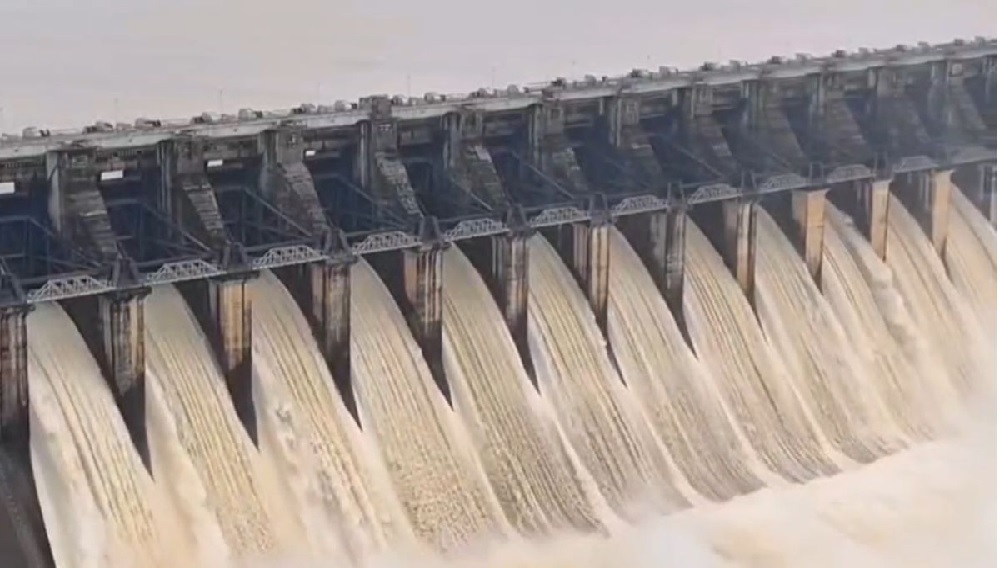 लगातार बारिश से लबालब हुआ बरगी बांध, खोले गए 13 गेट, नर्मदा के घाटों पर 7 से 8 फीट तक जलस्तर बढ़ने का अलर्ट