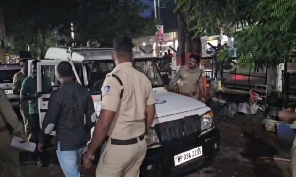 स्पा सेंटर की आड़ में चल रहा था कथित गोरखधंधा, पुलिस के छापे में 3...