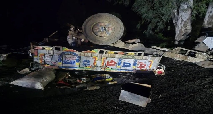 MP सड़क हादसे में 2 मौत,ट्रक ने ट्रैक्टर-ट्रॉली को मारी टक्कर, महिला-बच्ची ने गंवाई जान