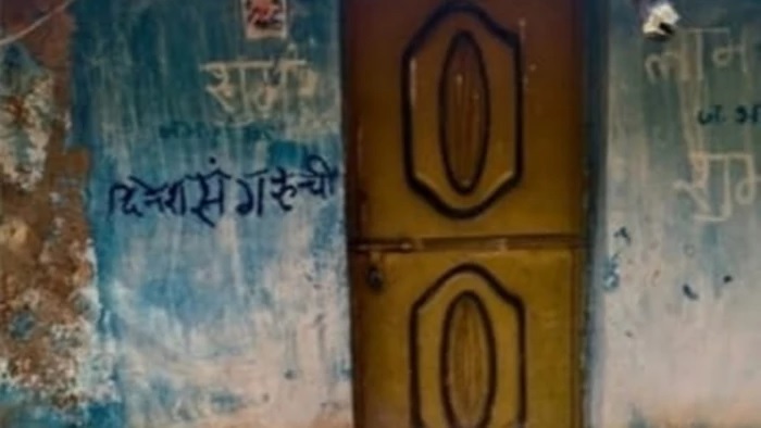 घर के अंदर मिली मां-बेटी की सड़ी हुई लाश, पति पर हत्या कर फरार होने का शक